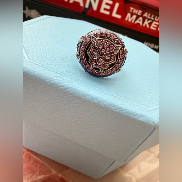 Limited edition Black Panther Swarovski ring - Picture 3 of 12